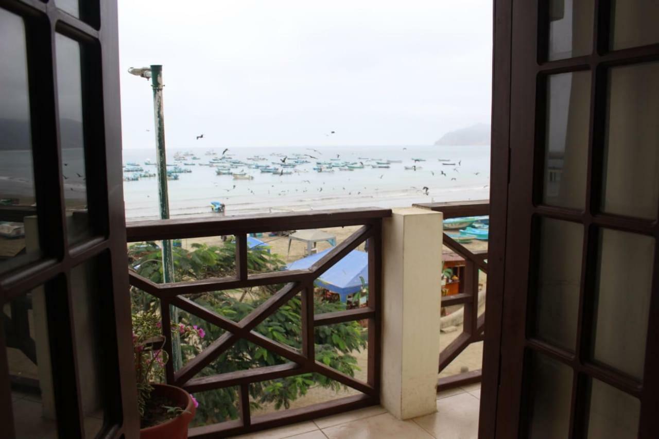Hostal Humpback Internacional Puerto López Eksteriør bilde